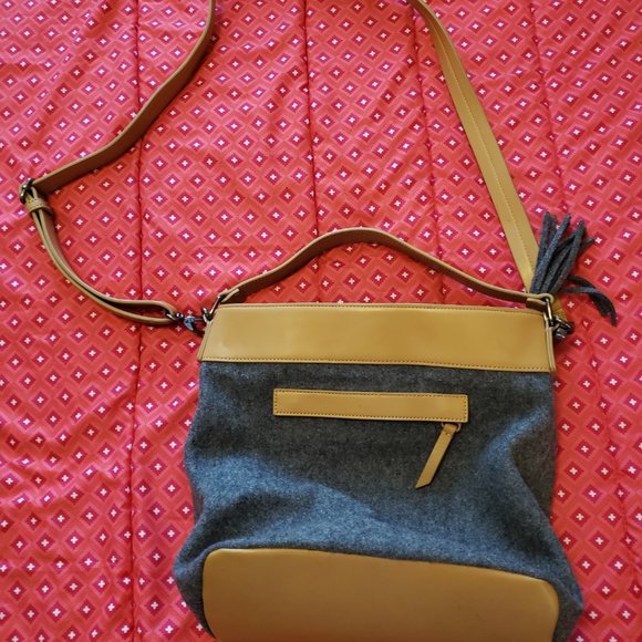 Sherpani Grey felt and leather like cross body bag - Picture 2 of 10